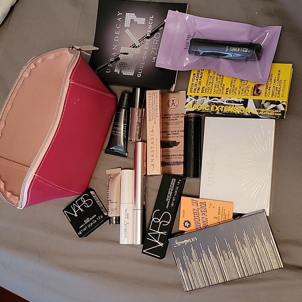 Makeup bag of deluxe samples - mascara, eye shadow, brow/eye/lip pencil, primer